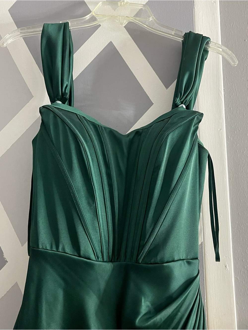 Elegant Emerald Green Satin Evening Dress